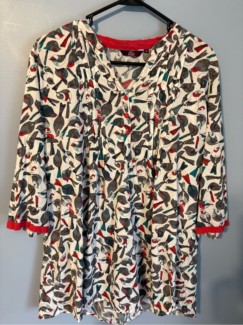 Alto Moda Whimsical Bird Pattern Blouse Plissée Front Red Accent Cuff Top